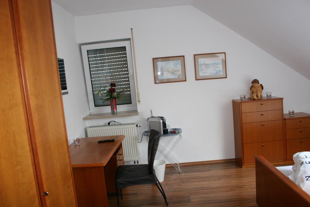 Gaestezimmer Hausaeckerweg 에를랑겐 외부 사진